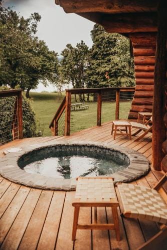 Wilder and Pine Riverside Cabins Lodge in Stevenson