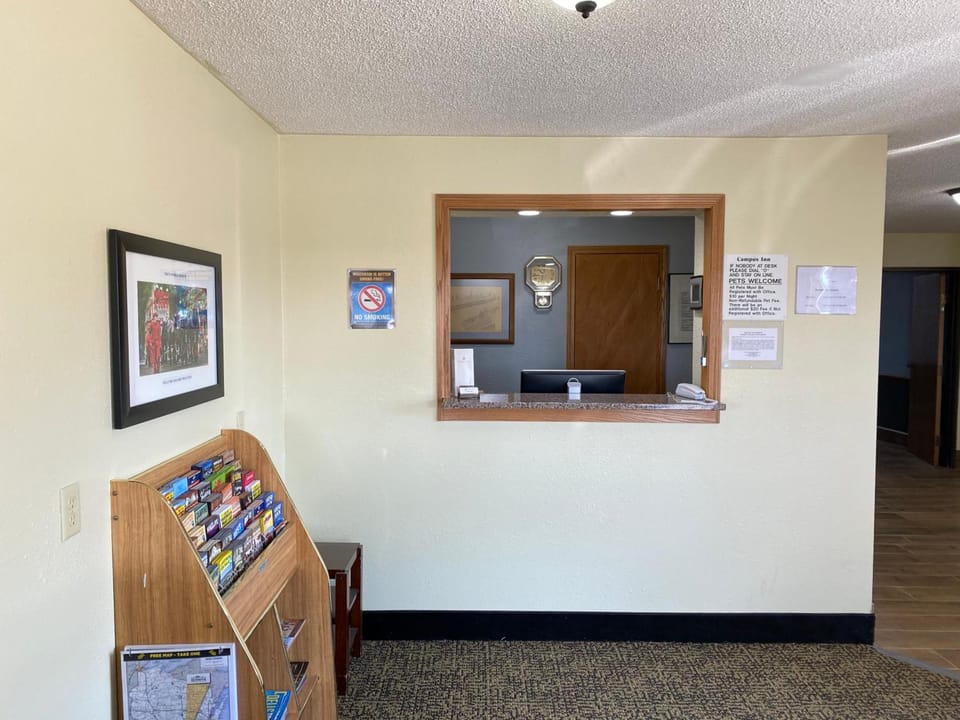Campus Inn Baraboo Motel in West Baraboo