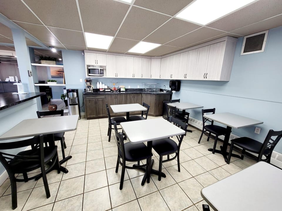Canadian Motor Inn Motel in Grande Prairie