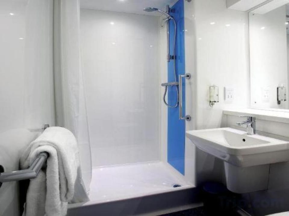 Travelodge Birmingham Central Broadway Plaza Hotel in Birmingham