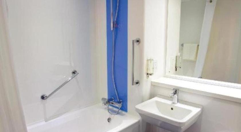 Travelodge Wirral Eastham Hotel in Wirral