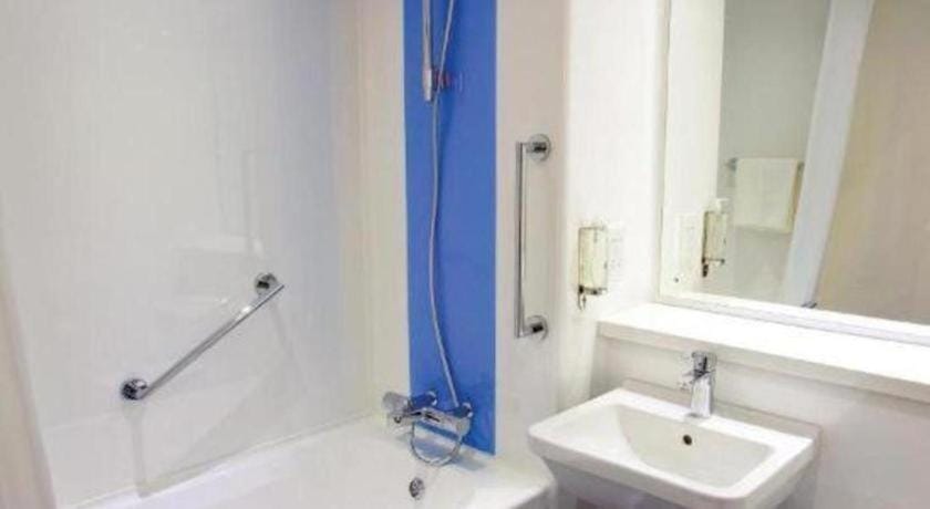 Travelodge Kinross M90 Hotel in Scotland