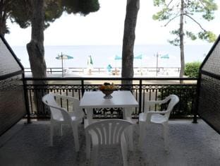 Castello Beach Hotel Apartment hotel in Argassi