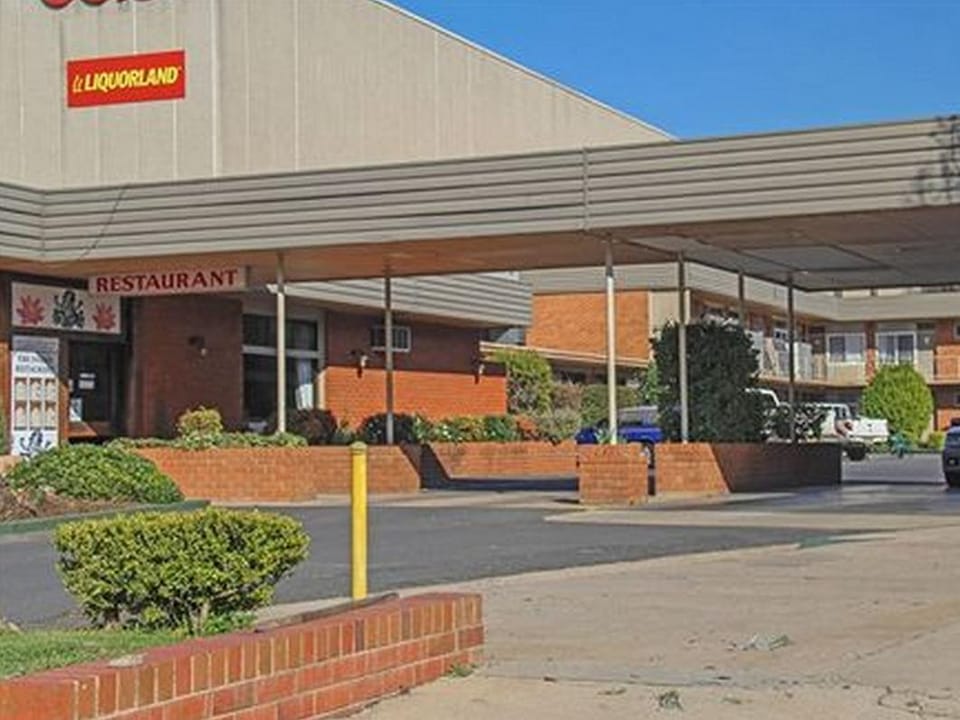 The Midcity Motor Lodge Motel in Orange