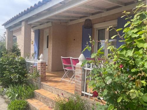 Confortable villa de vacances entre Nimes, le Pont du Gard, Uzes, Arles, Avignon Hotel in Nimes