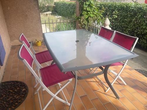 Confortable villa de vacances entre Nimes, le Pont du Gard, Uzes, Arles, Avignon Hotel in Nimes