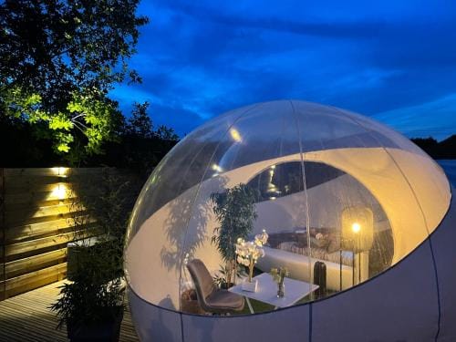 Bulle du puits avec jacuzzi et sauna privatif Hotel in Hauts-de-France