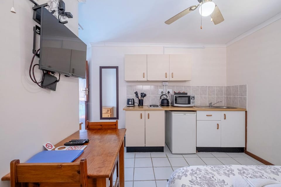 5 Third Avenue Guest House Hotel in Port Elizabeth