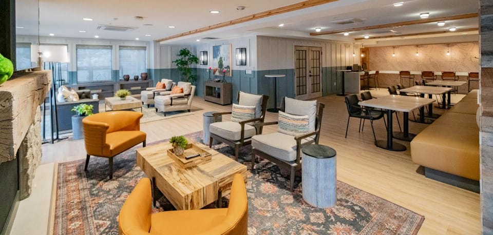 Shared lounge/TV area