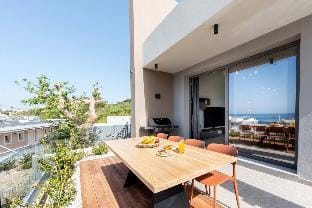 Villa Luna I 100m to Sea & Free* Heated pool Hotel in Crete