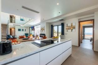 Villa Solis I 100m to Sea, Free* Heated pool Hotel in Crete