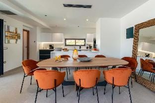 Villa Solis I 100m to Sea, Free* Heated pool Hotel in Crete