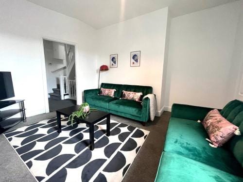 5 Bdrm House Less Than 10 Mins To Newcastle Hotel in Gateshead