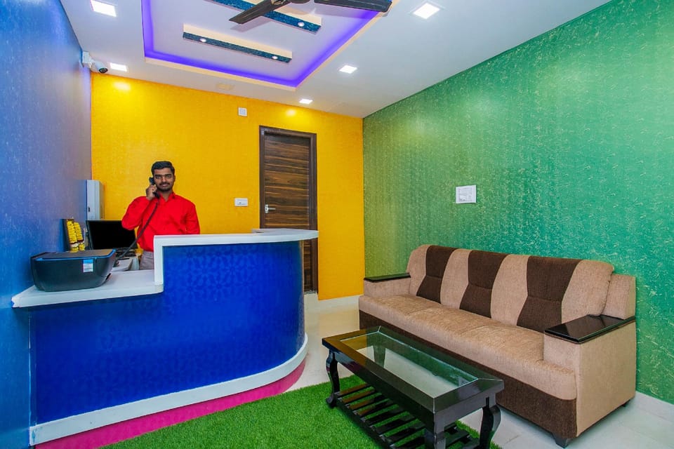 OYO Flagship Green Valley Hotel in Bengaluru