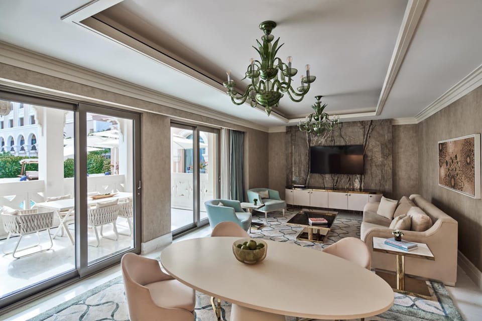 Shared lounge/TV area