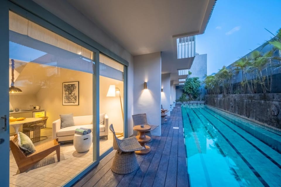 Swimming pool