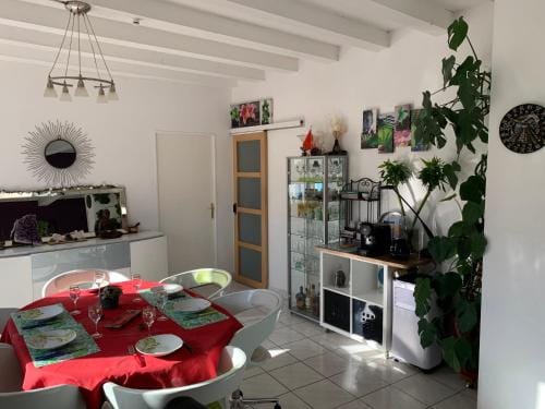 La maison parisienne & jardin Hotel in Île-de-France