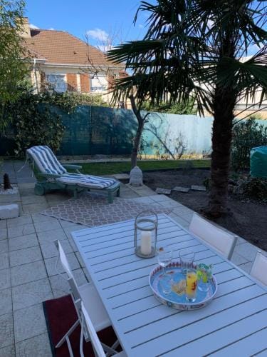 La maison parisienne & jardin Hotel in Île-de-France
