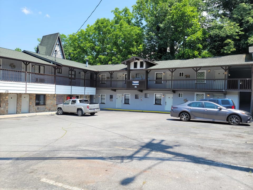 Ski Mountain Lodge Hotel in Gatlinburg