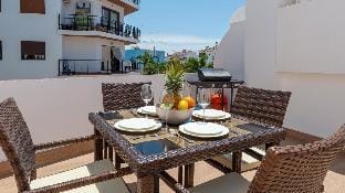 Historic center Cozy Duplex Hotel in Estepona