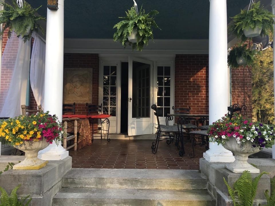 Clonmel Castle Inn in Port Dover