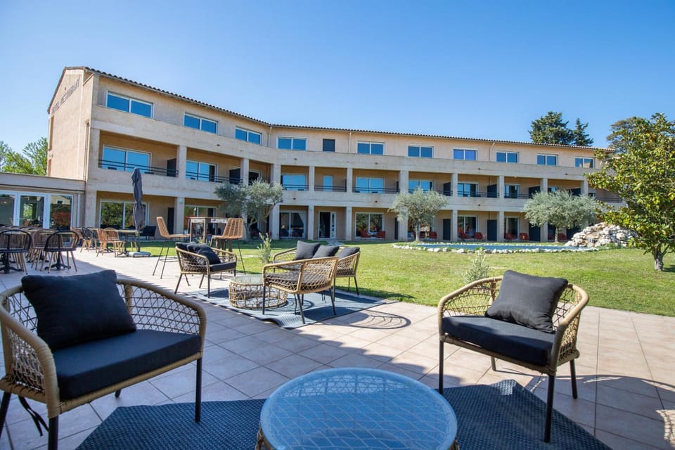 Hotel La Perna Hotel in Pernes-les-Fontaines