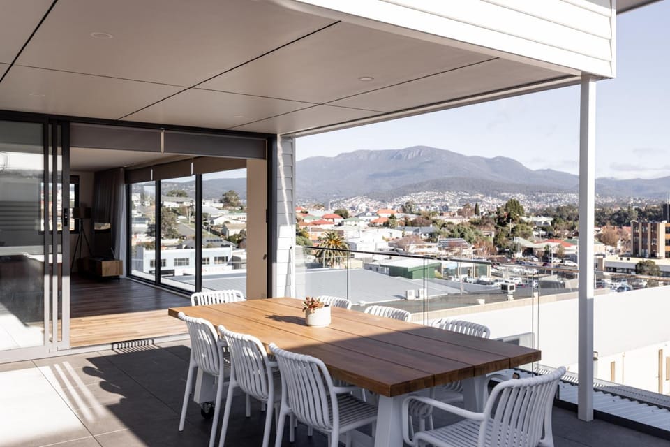 Little Island Apartments Hotel in Bellerive