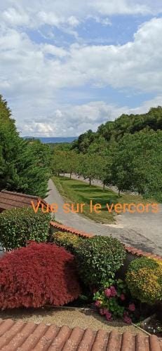 L 'EDELWEISS de 1 a 9 personnes Hotel in Auvergne-Rhône-Alpes