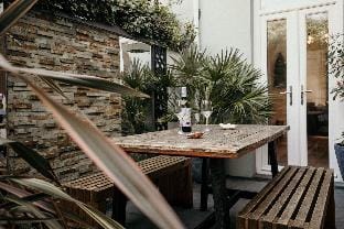 Sunbury Villa - Close to Town and Beaches Hotel in Wales