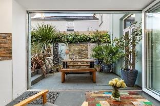 Sunbury Villa - Close to Town and Beaches Hotel in Wales