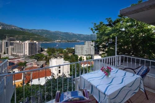 Madra Rooms and Apartments Hotel in Budva