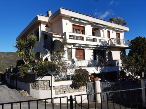 Bressa de Ma affittacamere, room & breakfast Hotel in Pietra Ligure