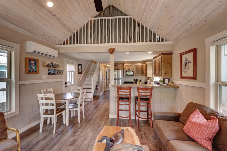 Treetop River Cabins on the Guadalupe River Lodge in Center Point