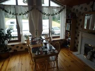 Castle Lodge - Brecon Beacons Accommodation Hotel in Wales