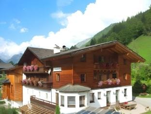 Der Ortnerhof - Hotel & Reiterhof Hotel in Salzburgerland
