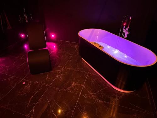 Loveroom de luxe - Theme 50 nuances de grey maison privative spa insolite Hotel in Hauts-de-France