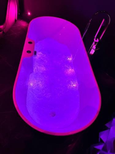 Loveroom de luxe - Theme 50 nuances de grey maison privative spa insolite Hotel in Hauts-de-France