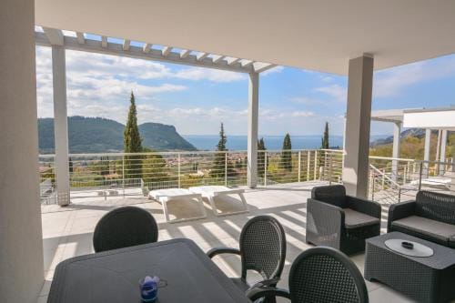 Sunset Lodge - ENJOY HOLIDAY Lodge in Garda
