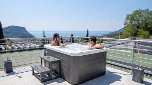 Sunset Lodge - ENJOY HOLIDAY Lodge in Garda