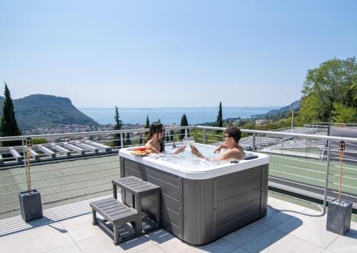 Sunset Lodge - ENJOY HOLIDAY Lodge in Garda