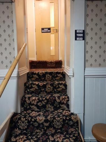 Kings Arms Guest House Ebbw Vale Inn in Wales