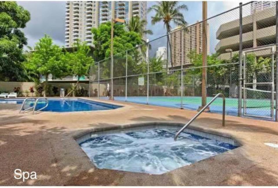 Waikiki High-rise sea view free parking Apartment hotel in Honolulu