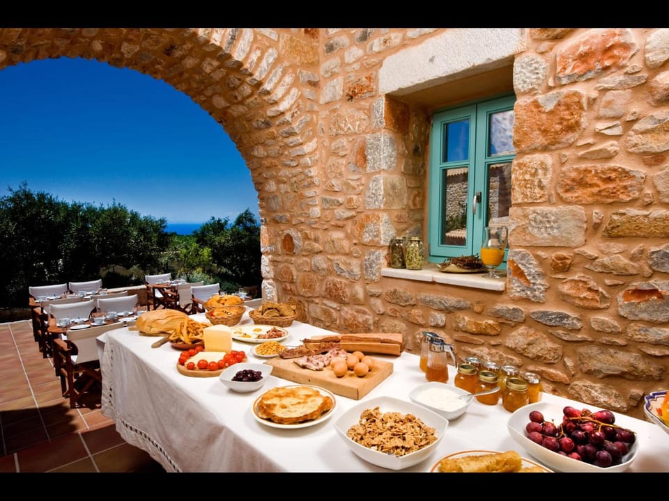 Arapakis Historic Castle Apartment hotel in Peloponnese Region