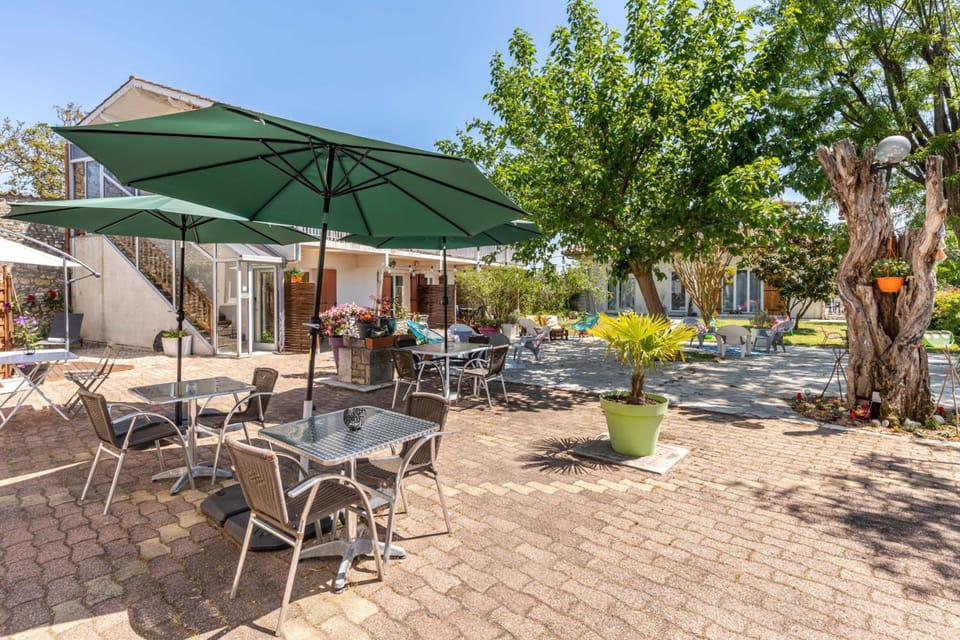 Hotel Les Vieux Acacias Hotel in Nouvelle-Aquitaine