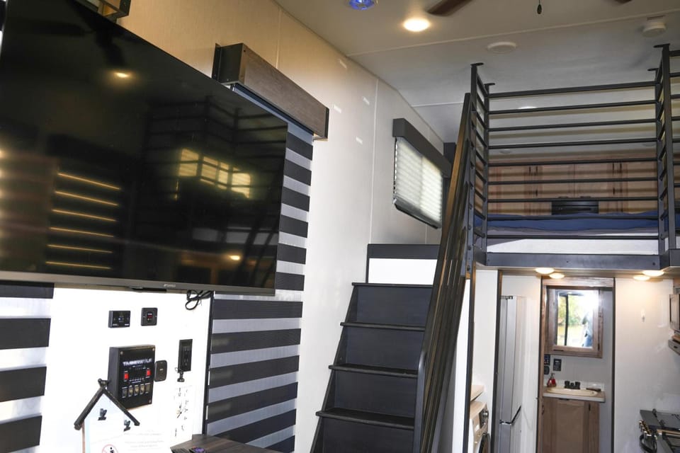 Shared lounge/TV area