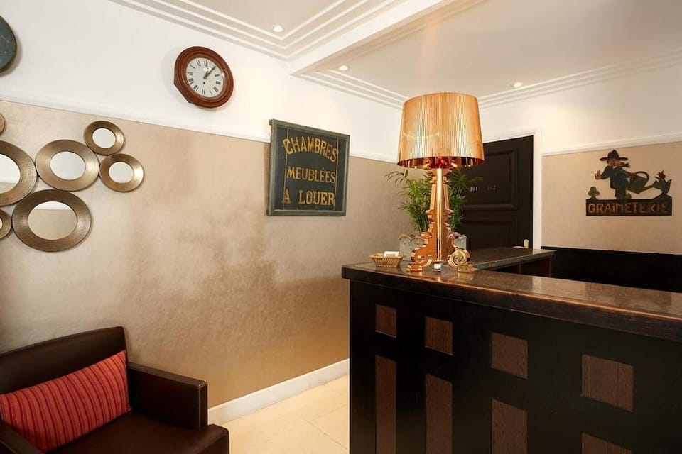 HOTEL DE LA JATTE PARIS NEUILLY Hotel in Courbevoie