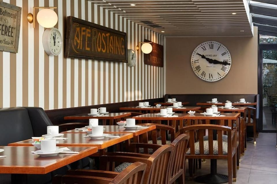 HOTEL DE LA JATTE PARIS NEUILLY Hotel in Courbevoie