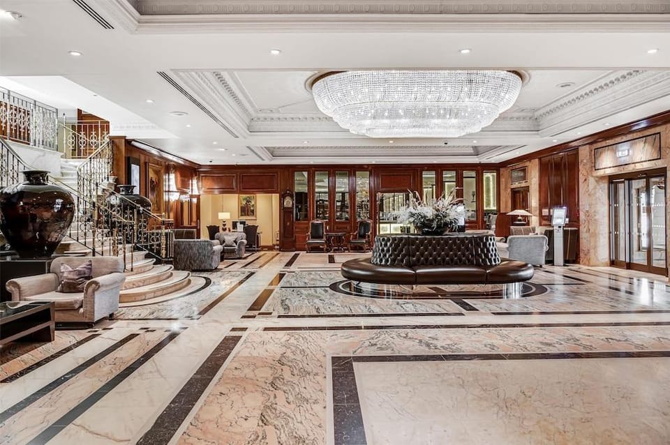 Radisson Blu Edwardian, Heathrow Hotel in London Borough of Hounslow