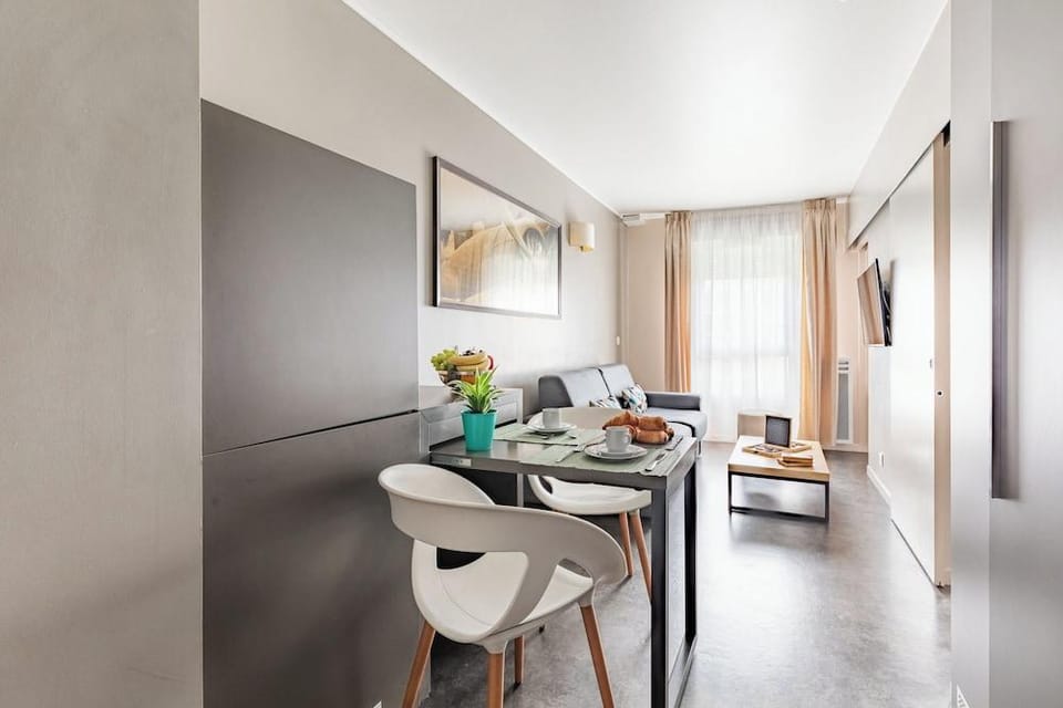 Appart'City Confort Le Bourget Blanc Mesnil - Appart Hotel ex Park&Suites Hotel in Île-de-France