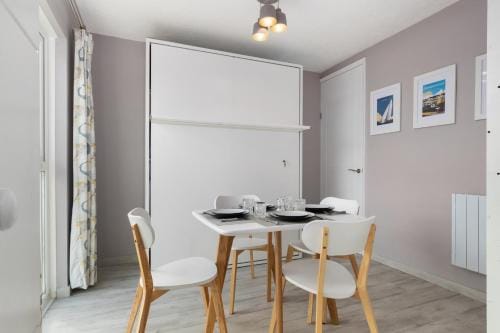 Freshwater Bay  - Sea View Apartment Hotel in Wales